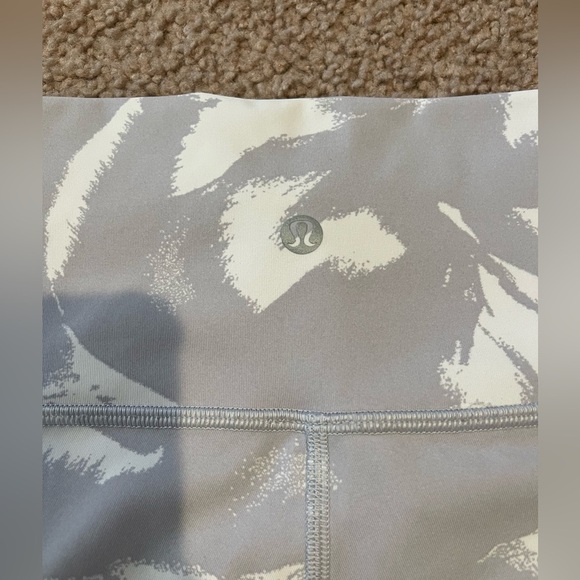 LULULEMON Athletica High-Rise Pop-White Compression Leggings - Picture 4 of 9